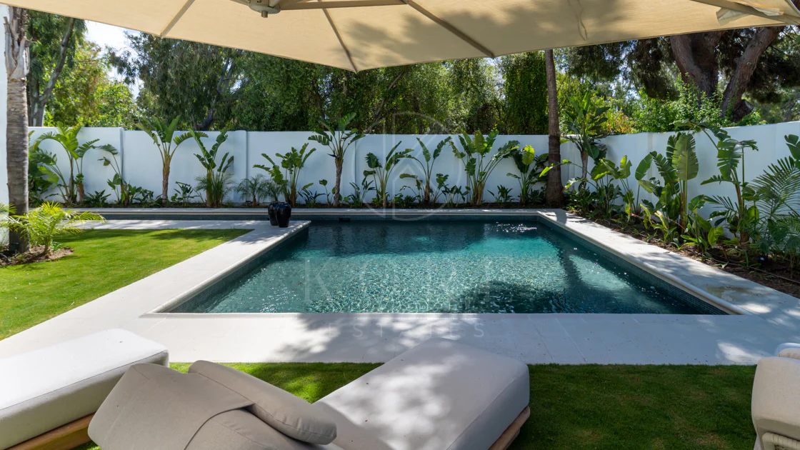 Contemporary Elegance Steps from the Sea in Guadalmina Casasola, Marbella