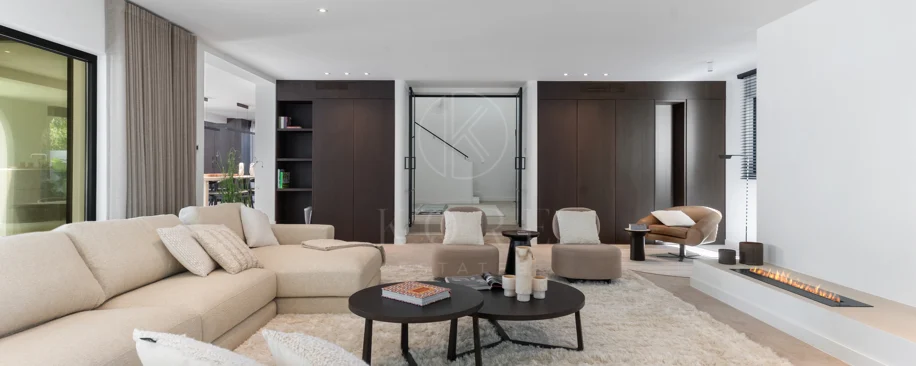 Contemporary Elegance Steps from the Sea in Guadalmina Casasola, Marbella