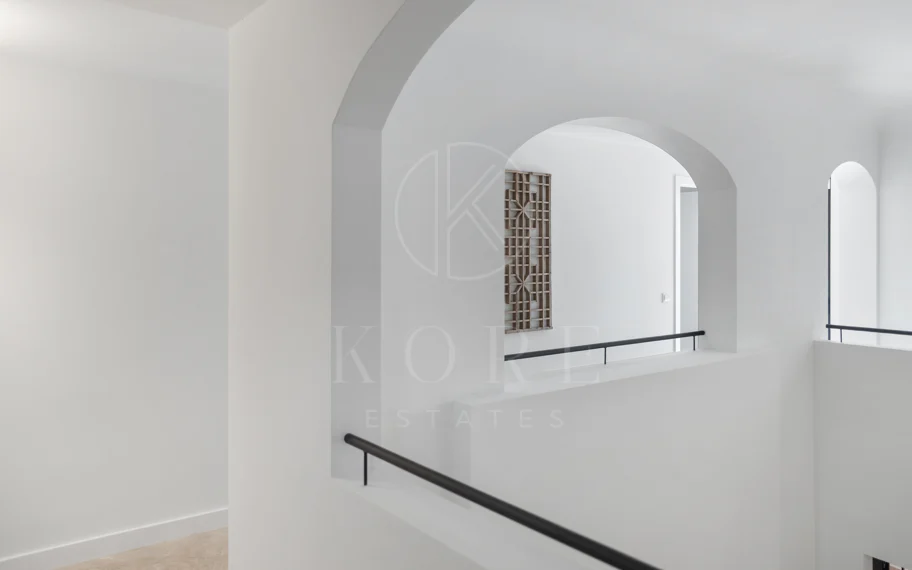 Elegancia Contemporánea a Pocos Pasos del Mar en Guadalmina Casasola, Marbella