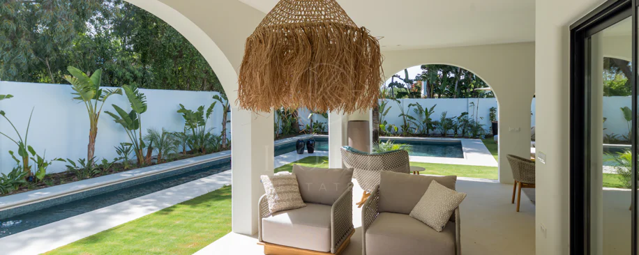 Contemporary Elegance Steps from the Sea in Guadalmina Casasola, Marbella