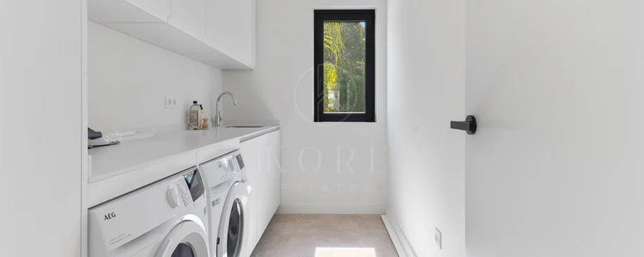 Contemporary Elegance Steps from the Sea in Guadalmina Casasola, Marbella
