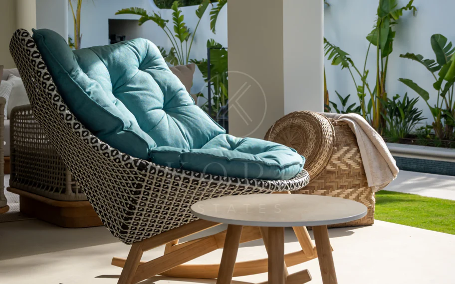 Elegancia Contemporánea a Pocos Pasos del Mar en Guadalmina Casasola, Marbella