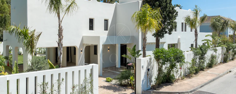 Contemporary Elegance Steps from the Sea in Guadalmina Casasola, Marbella