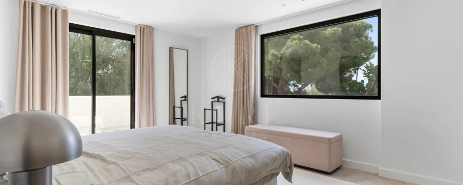 Contemporary Elegance Steps from the Sea in Guadalmina Casasola, Marbella