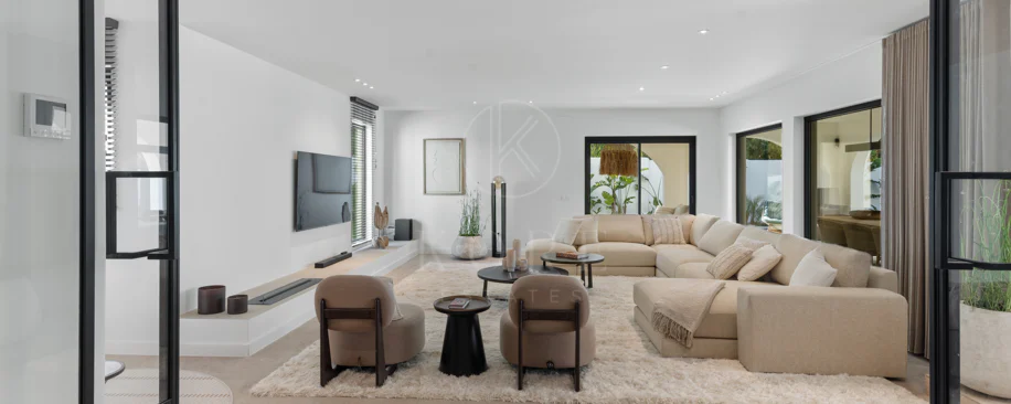 Contemporary Elegance Steps from the Sea in Guadalmina Casasola, Marbella