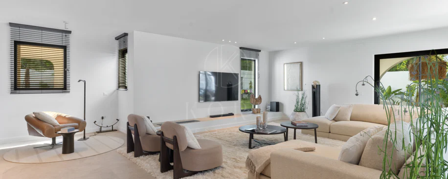 Contemporary Elegance Steps from the Sea in Guadalmina Casasola, Marbella