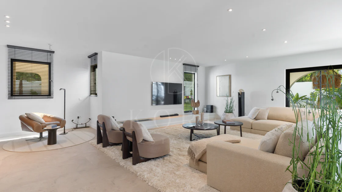 Contemporary Elegance Steps from the Sea in Guadalmina Casasola, Marbella