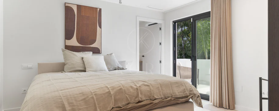 Contemporary Elegance Steps from the Sea in Guadalmina Casasola, Marbella