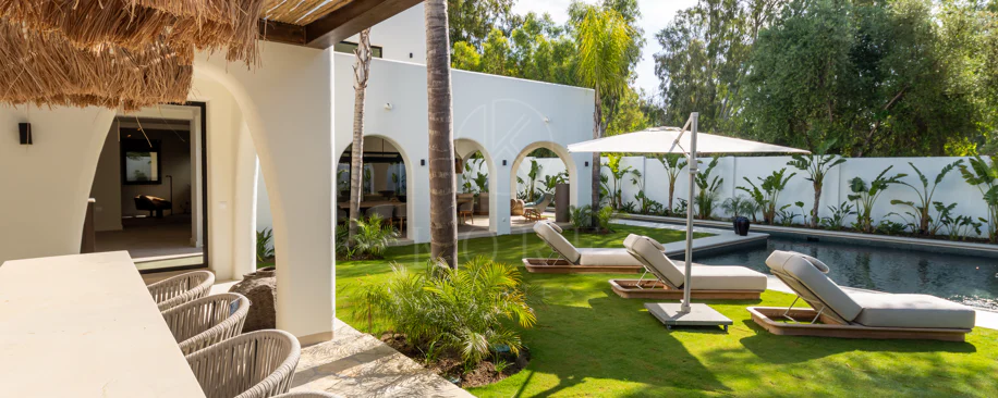 Contemporary Elegance Steps from the Sea in Guadalmina Casasola, Marbella