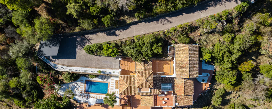 Vilă elegantă andaluză cu vedere panoramică la mare şi munţi în El Madroñal