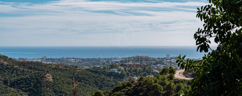 Vilă elegantă andaluză cu vedere panoramică la mare şi munţi în El Madroñal