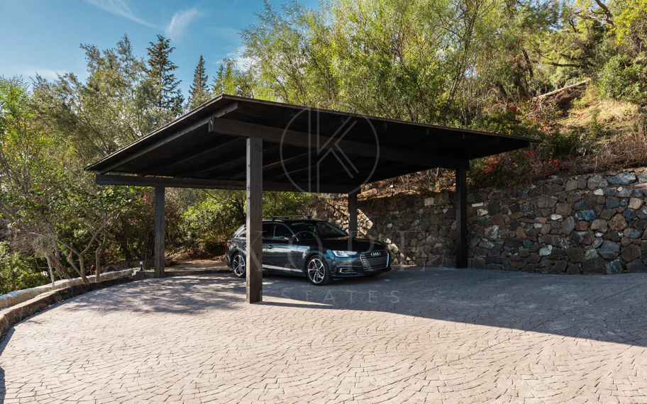 Elegante villa andaluza con vistas panorámicas al mar y a la montaña en El Madroñal