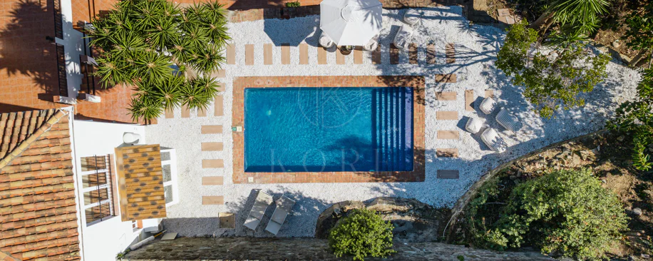 Vilă elegantă andaluză cu vedere panoramică la mare şi munţi în El Madroñal