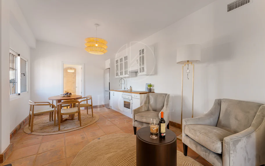 Elegante villa andaluza con vistas panorámicas al mar y a la montaña en El Madroñal