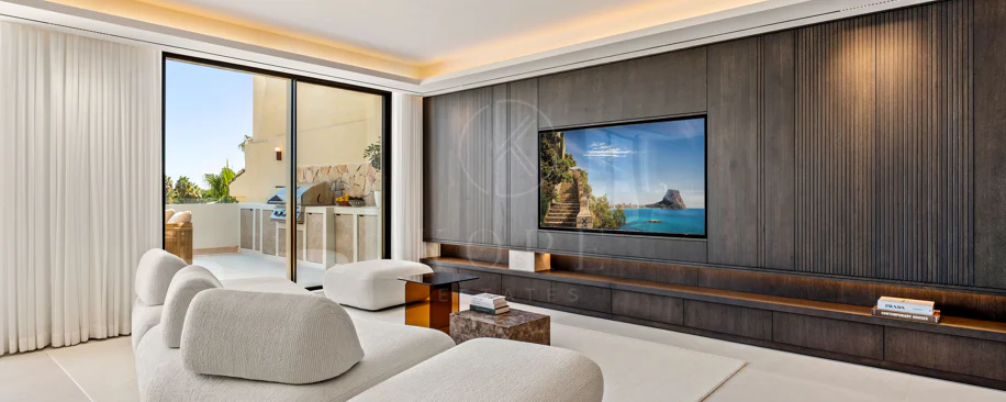 Renovated Luxury Penthouse with Panoramic Sea Views in Sierra Blanca