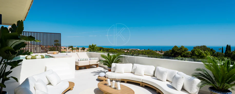 Renovated Luxury Penthouse with Panoramic Sea Views in Sierra Blanca