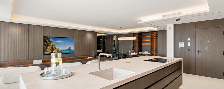 Renovated Luxury Penthouse with Panoramic Sea Views in Sierra Blanca