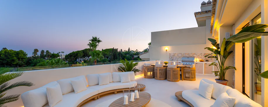 Renovated Luxury Penthouse with Panoramic Sea Views in Sierra Blanca
