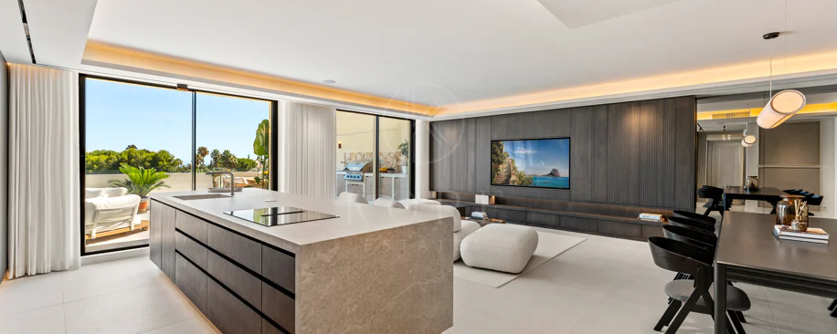 Renovated Luxury Penthouse with Panoramic Sea Views in Sierra Blanca