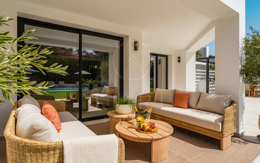 Villa de lujo renovada con vistas panorámicas al mar cerca de la Milla de Oro de Marbella
