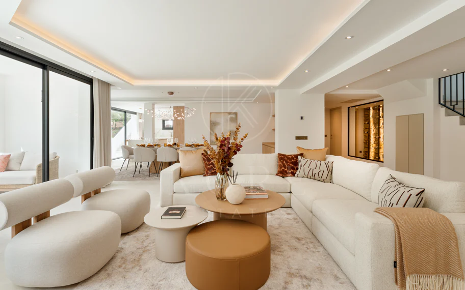 Villa de lujo renovada con vistas panorámicas al mar cerca de la Milla de Oro de Marbella