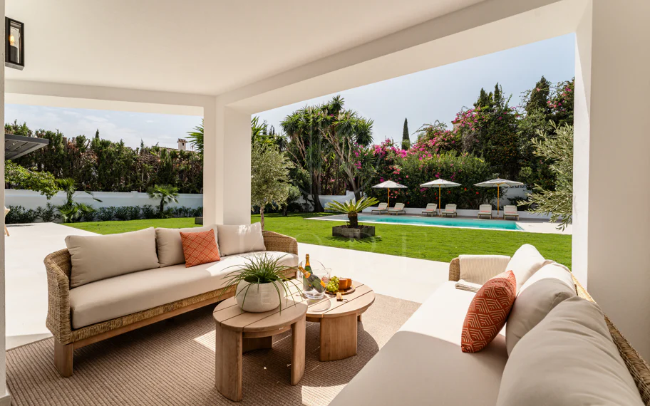 Villa de lujo renovada con vistas panorámicas al mar cerca de la Milla de Oro de Marbella