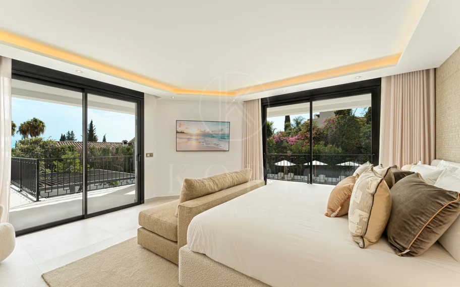 Villa de lujo renovada con vistas panorámicas al mar cerca de la Milla de Oro de Marbella