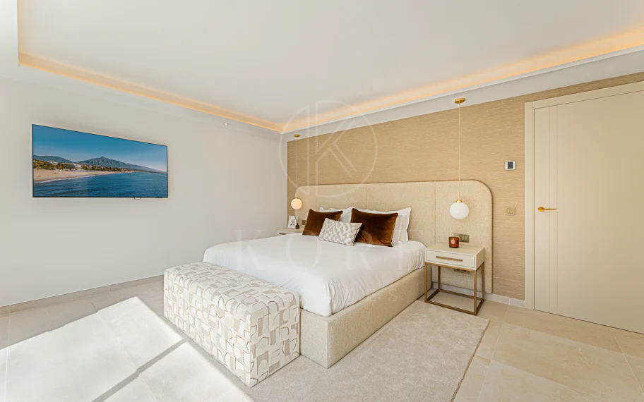 Villa de lujo renovada con vistas panorámicas al mar cerca de la Milla de Oro de Marbella