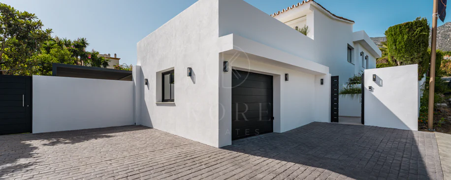 Luxury Renovated Villa with Panoramic Sea Views near Marbella’s Golden Mile