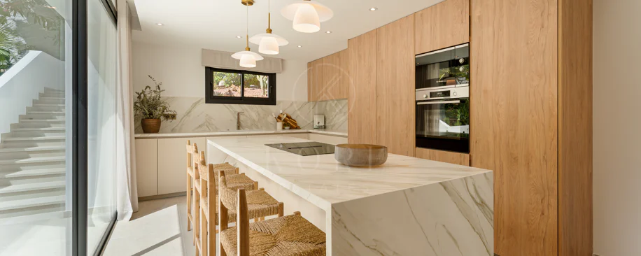 Luxury Renovated Villa with Panoramic Sea Views near Marbella’s Golden Mile