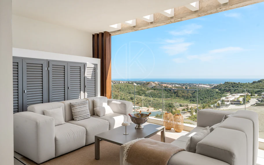 Ático Dúplex de Lujo con Vistas Panorámicas al Mar, Golf y Montañas