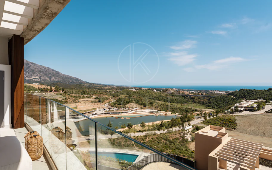 Ático Dúplex de Lujo con Vistas Panorámicas al Mar, Golf y Montañas