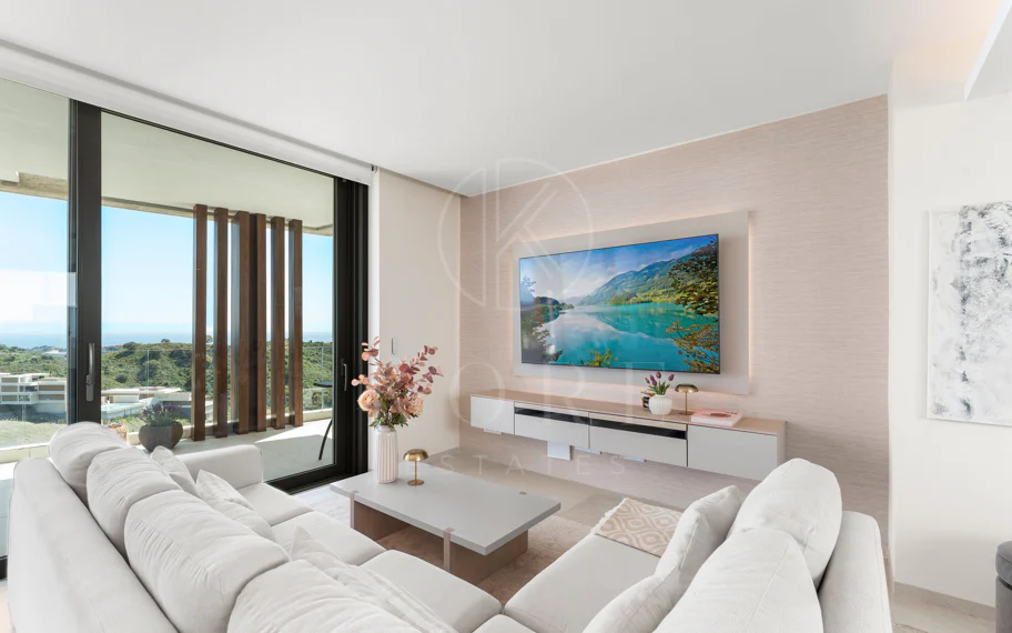 Ático Dúplex de Lujo con Vistas Panorámicas al Mar, Golf y Montañas