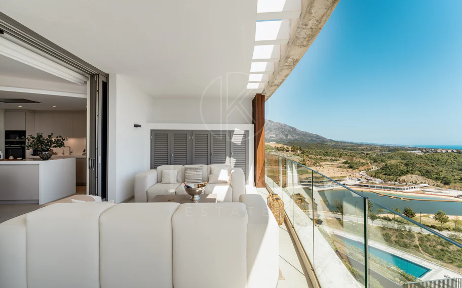 Ático Dúplex de Lujo con Vistas Panorámicas al Mar, Golf y Montañas