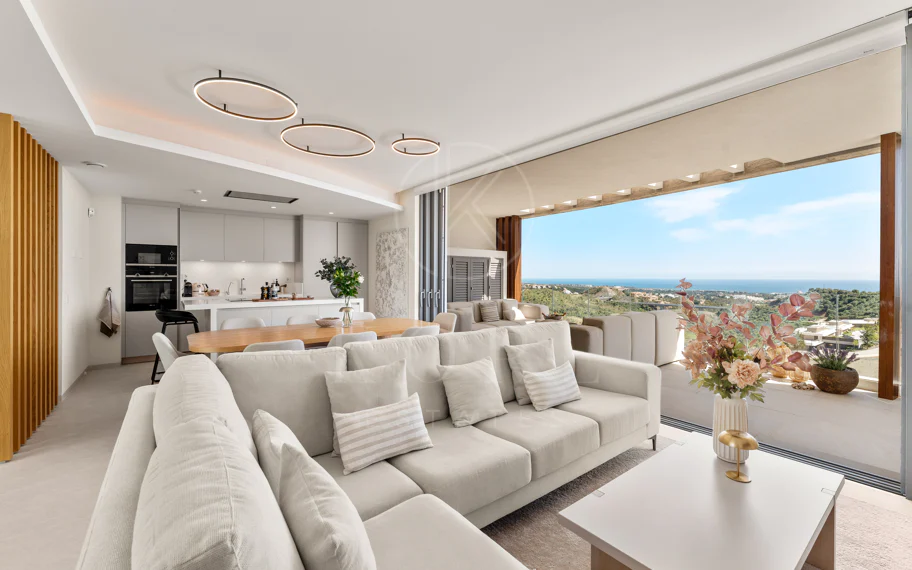 Ático Dúplex de Lujo con Vistas Panorámicas al Mar, Golf y Montañas