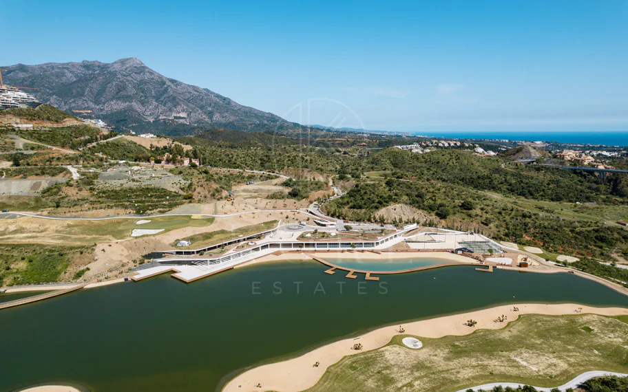 Ático Dúplex de Lujo con Vistas Panorámicas al Mar, Golf y Montañas