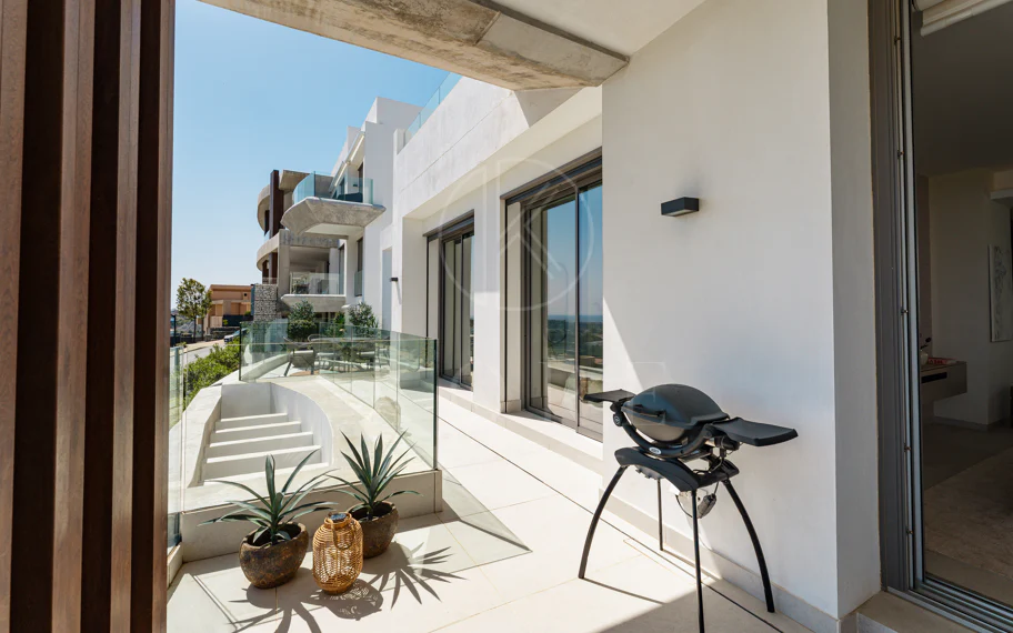 Ático Dúplex de Lujo con Vistas Panorámicas al Mar, Golf y Montañas