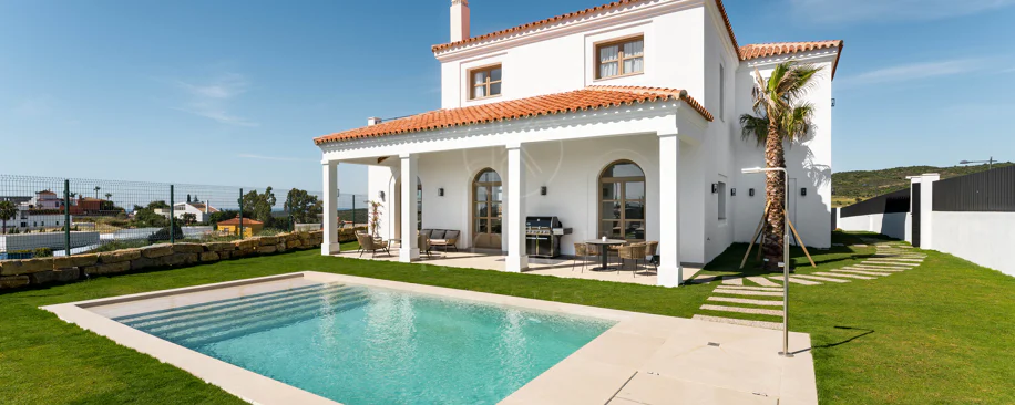 Brand-New 4-Bedroom Modern Villa with Sea Views in Estepona