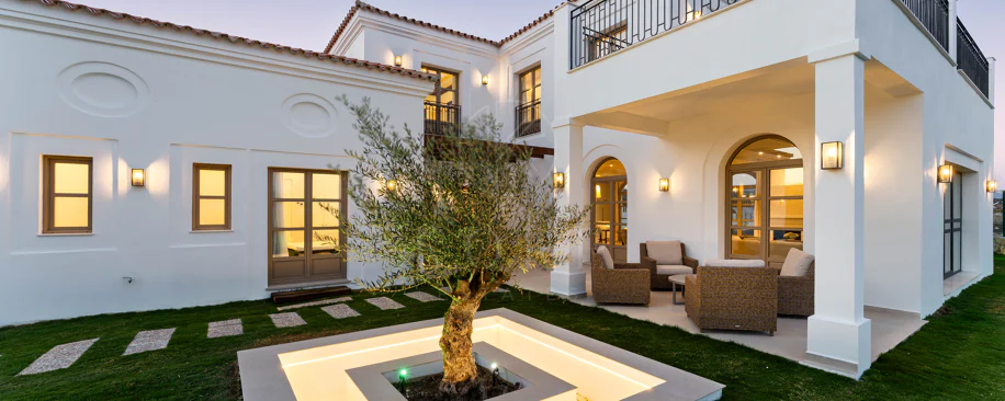 Brand-New 4-Bedroom Modern Villa with Sea Views in Estepona
