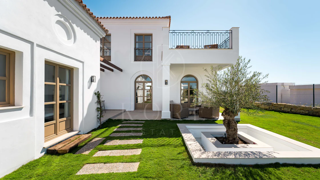 Brand-New 4-Bedroom Modern Villa with Sea Views in Estepona