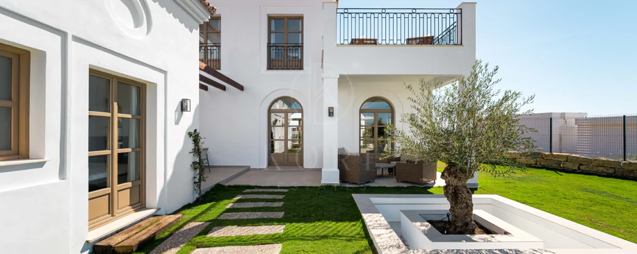 Brand-New 4-Bedroom Modern Villa with Sea Views in Estepona