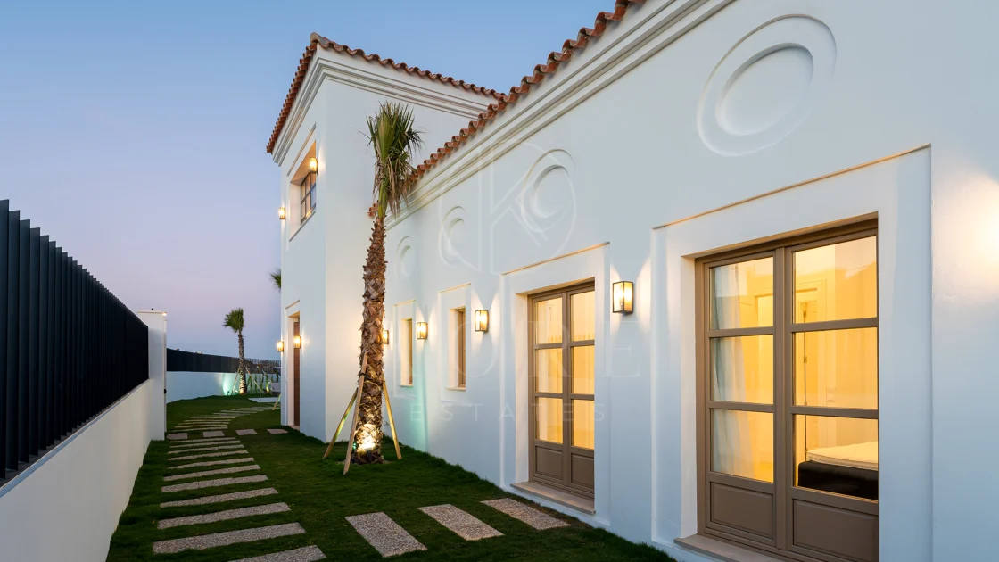 Brand-New 4-Bedroom Modern Villa with Sea Views in Estepona