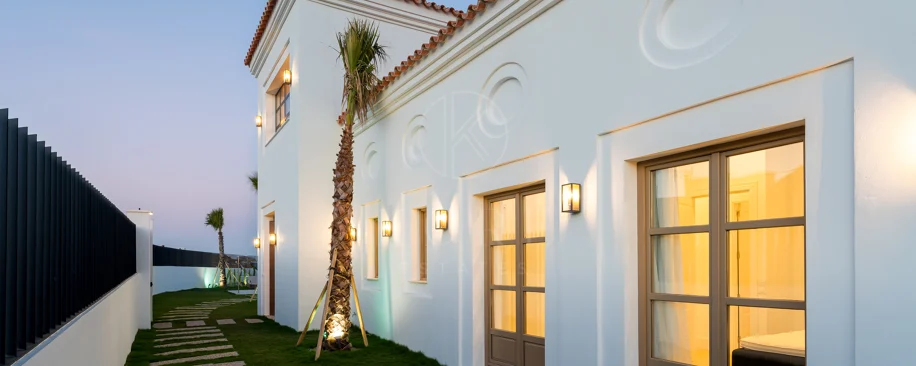 Brand-New 4-Bedroom Modern Villa with Sea Views in Estepona