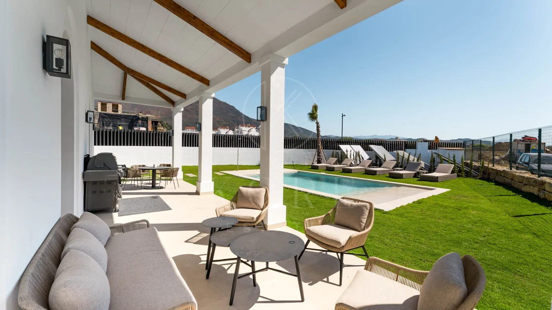 Brand-New 4-Bedroom Modern Villa with Sea Views in Estepona