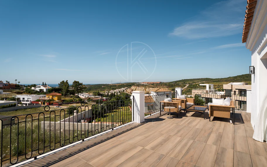 Villa moderna de nueva construcción de 4 habitaciones con vistas al mar en Estepona