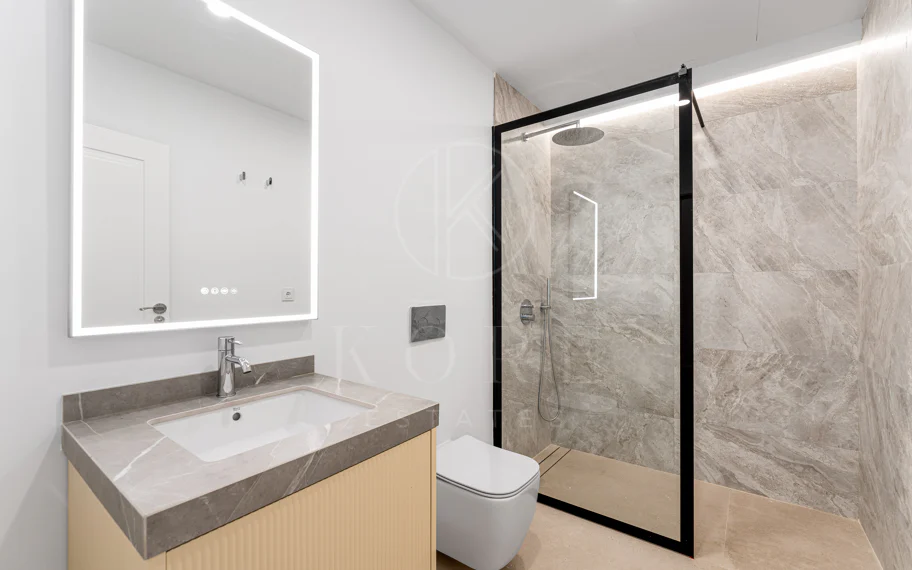 Villa moderna de nueva construcción de 4 habitaciones con vistas al mar en Estepona
