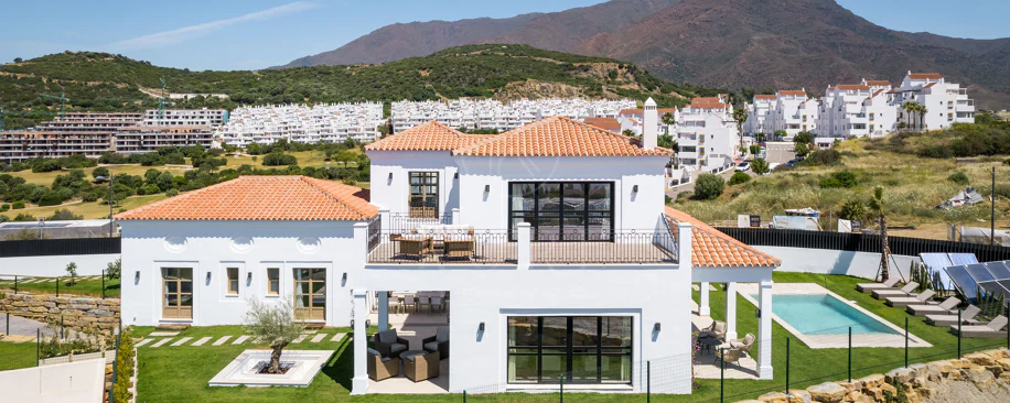 Brand-New 4-Bedroom Modern Villa with Sea Views in Estepona