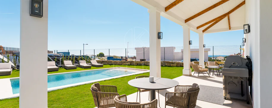 Brand-New 4-Bedroom Modern Villa with Sea Views in Estepona