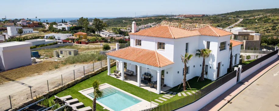 Brand-New 4-Bedroom Modern Villa with Sea Views in Estepona