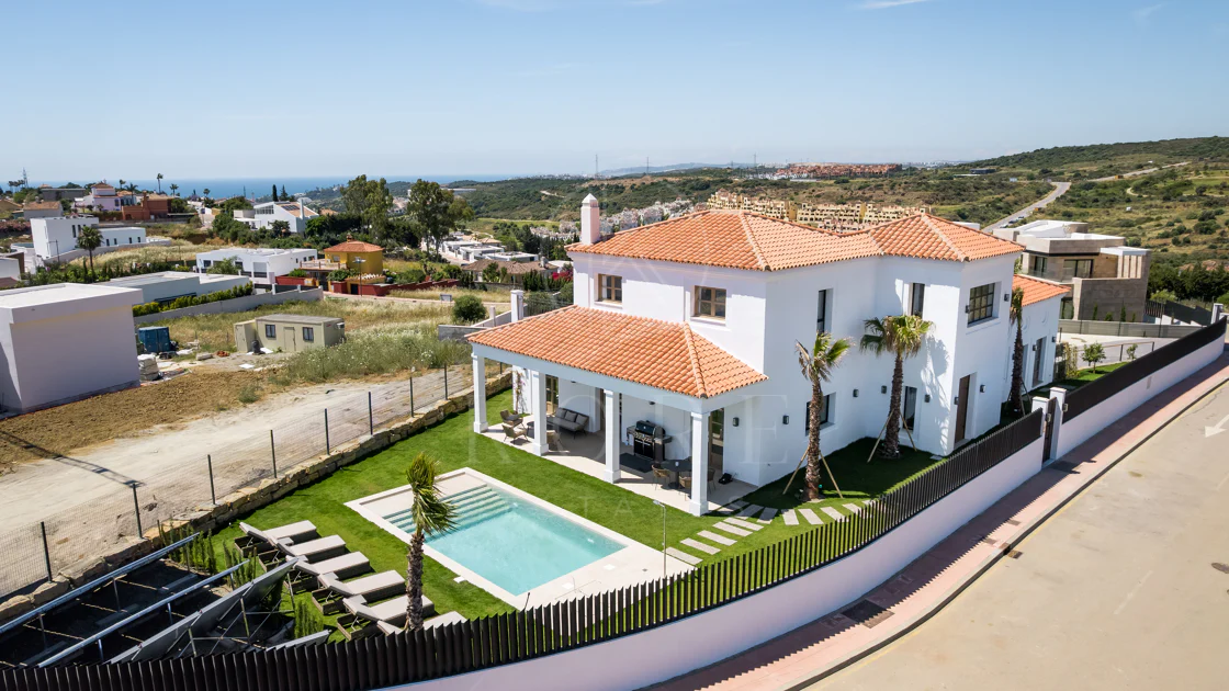 Brand-New 4-Bedroom Modern Villa with Sea Views in Estepona